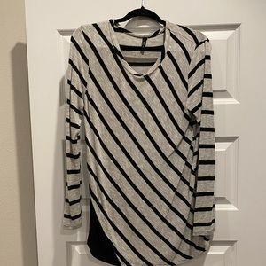 Long sleeve blouse. Size large.